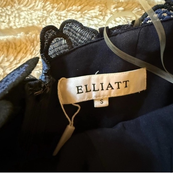 Elliatt Optics Floral Lace Peplum Dress/Size Small - Picture 9 of 10